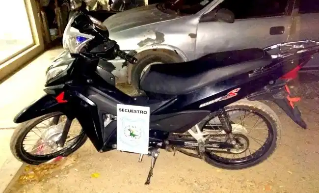 Detuvieron a una mujer que ofertaba en redes sociales una moto robada