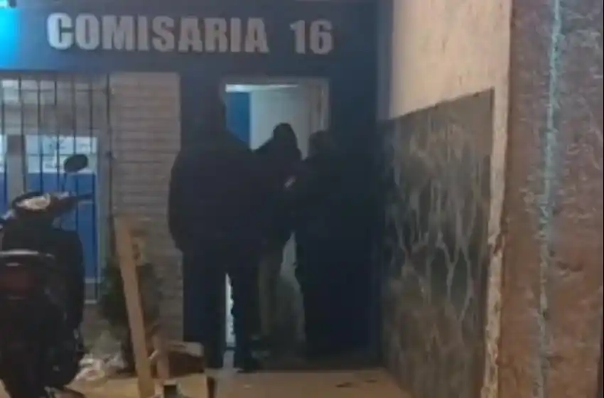 Agredió a un taxista por no aceptar el viaje: tenía antecedentes por tenencia de arma de fuego