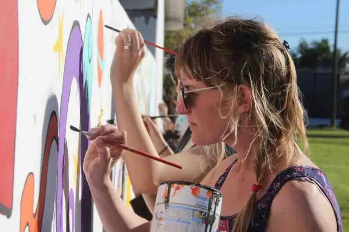 LOBERÍA: Pintaron murales en la plaza del barrio Obrero