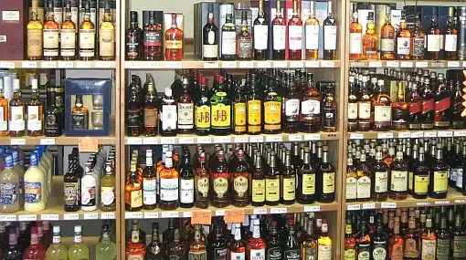 Desde este domingo se puede comprar bebidas alcohólicas después de las 21.00 en la Provincia