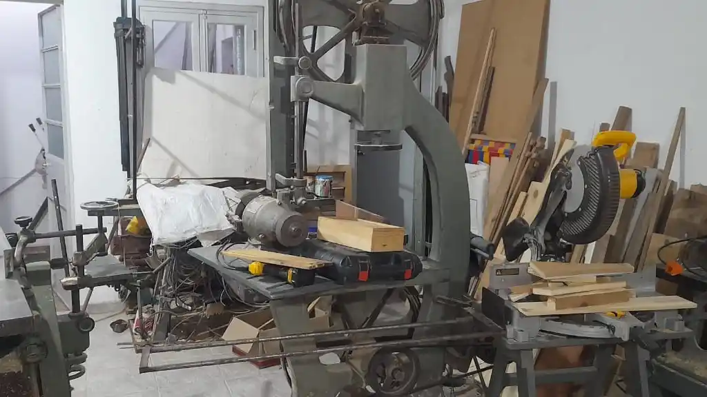 El hombre que hizo de la madera su destino: Mario Bruzzone y 53 años de oficio