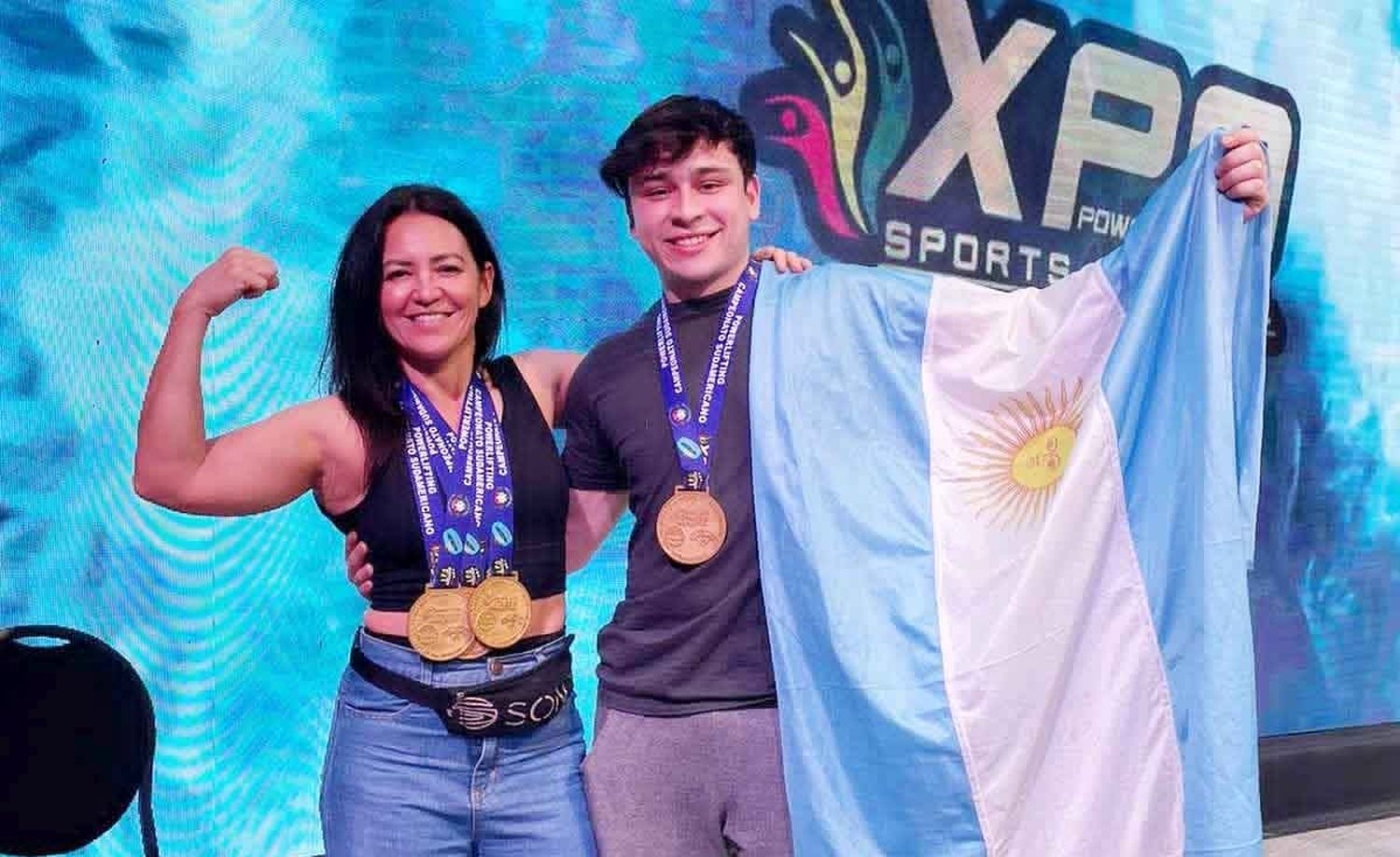 Fátima Ruiz Díaz y Facundo Ledesma campeones sudamericanos de Powerlifting en Bolivia