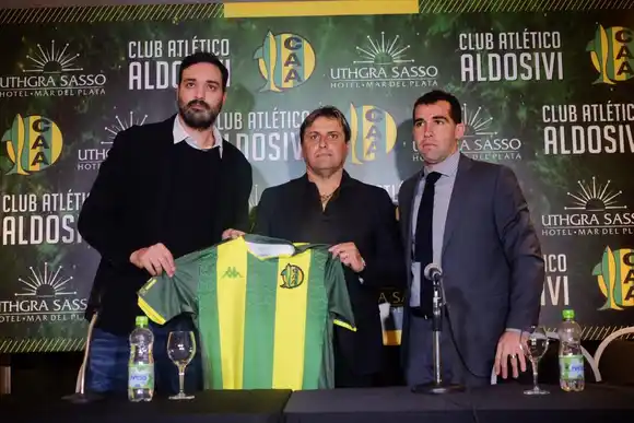 Presentaron a Hoyos como nuevo DT de Aldosivi