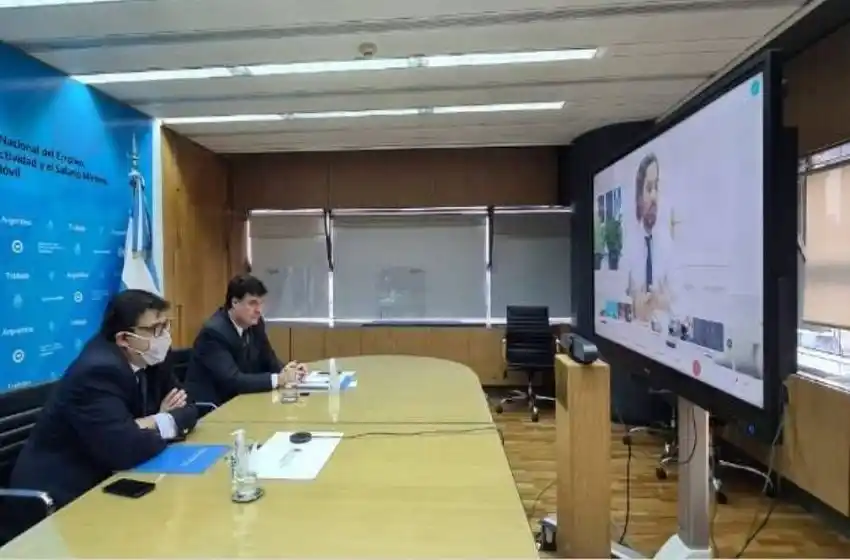 Representantes gremiales y empresariales acordaron un aumento del 35% del salario mínimo