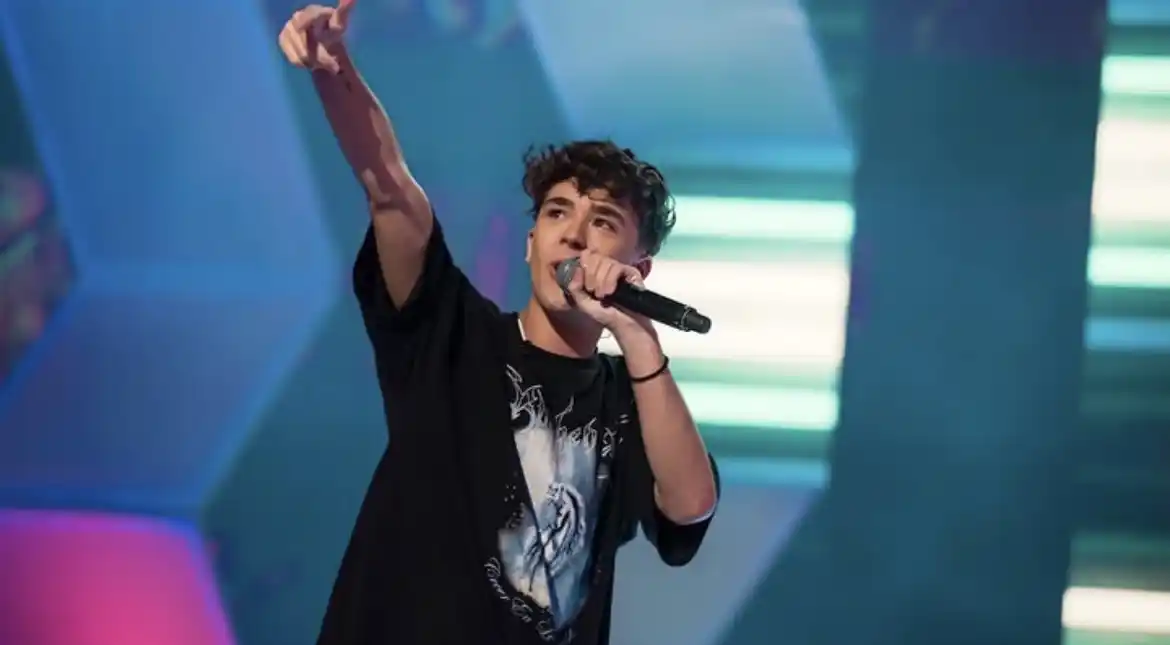 Felipe Santini brilló en el escenario de Canta Conmigo Ahora.