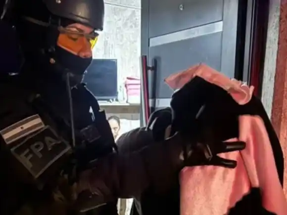 Detuvieron a una pareja en Córdoba con más de mil dosis de drogas listas para la venta