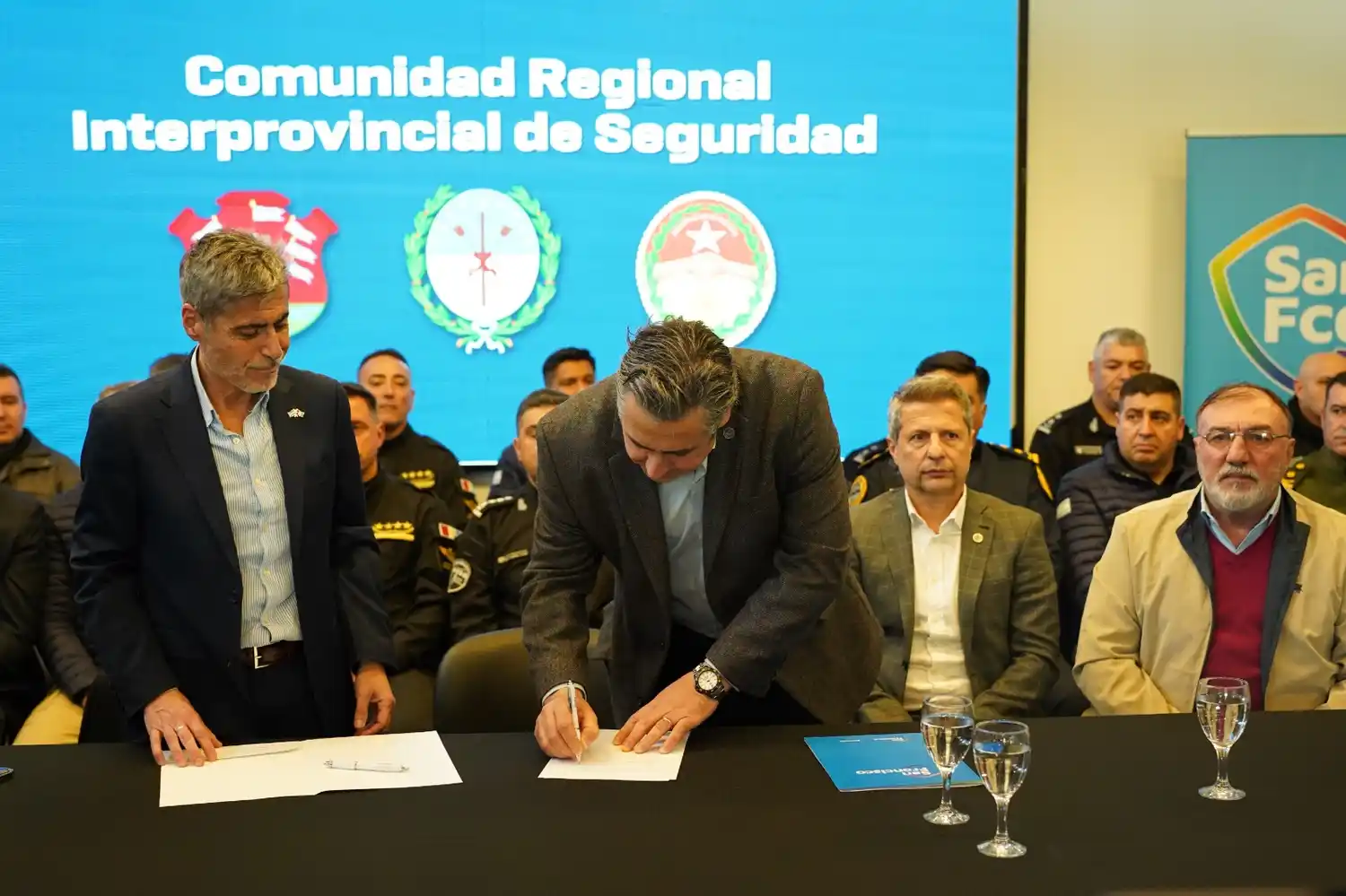 Córdoba y Santa Fe firmaron en San Francisco un convenio de cooperación en seguridad.