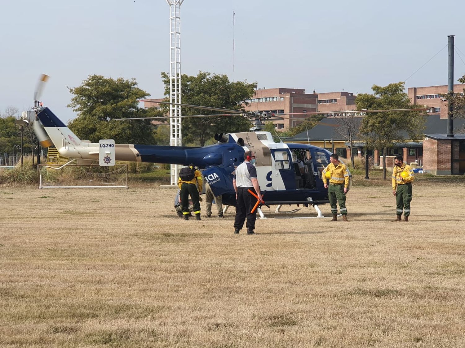 Suman un helicóptero para sofocar incendios