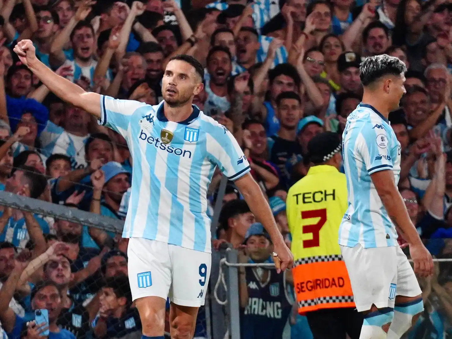 “Maravilla” Martínez anotó en la ida de la Recopa.