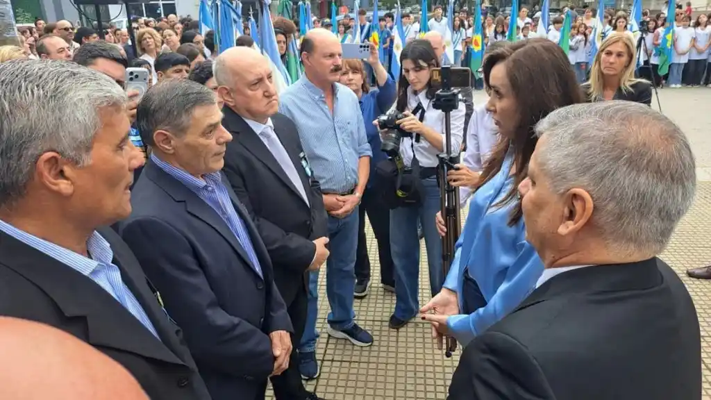 Villarruel participó de un acto por Malvinas en Chivilcoy y explicó por qué esta vez no fue a Tierra del Fuego