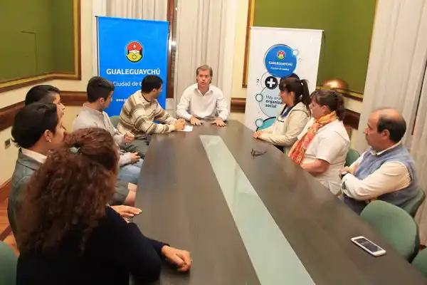 El Intendente entregó aportes a la Escuela 90 y al Colegio Nacional 