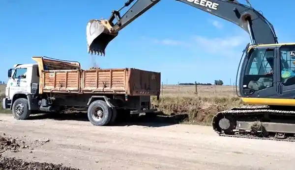 Realizan mejoras en la ruta 30 entre Lobería y Licenciado Matienzo