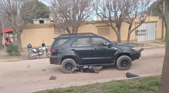 Tragedia vial: a bordo de una camioneta, atropelló a un motociclista y lo mató