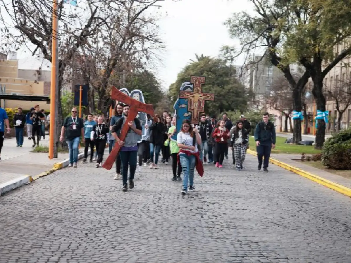 Miles de jóvenes salieron a “callejear la fe”