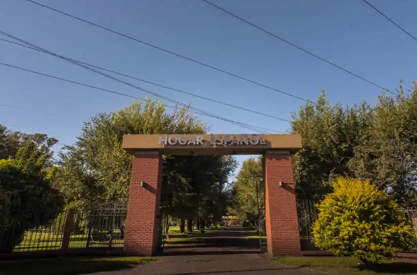 Perdió a su abuelo por coronavirus tras masivos contagios en un geriátrico: «Fallaron los cuidados»