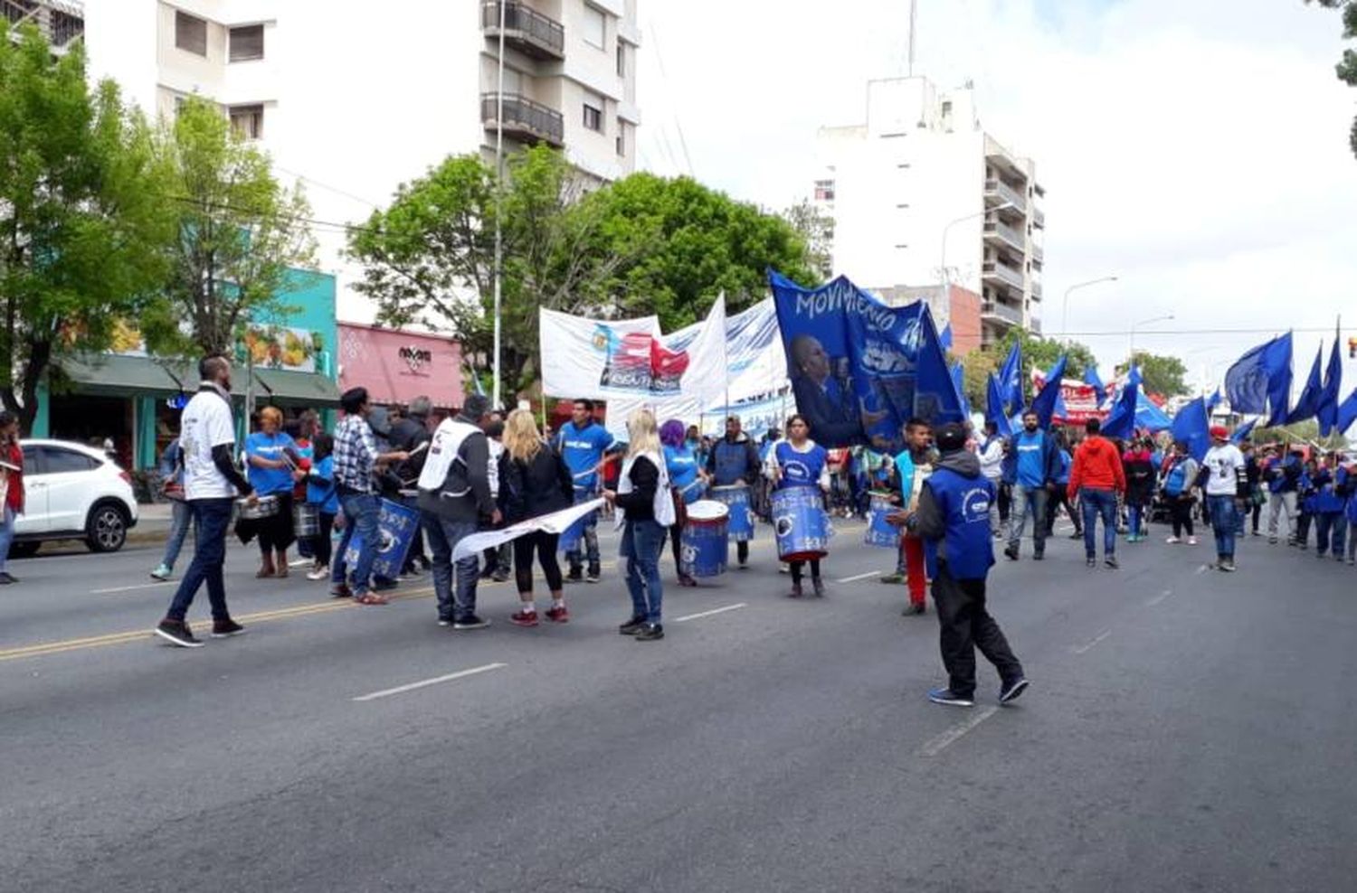Organizaciones sociales montaron una olla popular en la sede de Anses