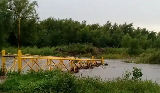 Cayeron 108 milímetros en seis horas: al menos, diez familias evacuadas