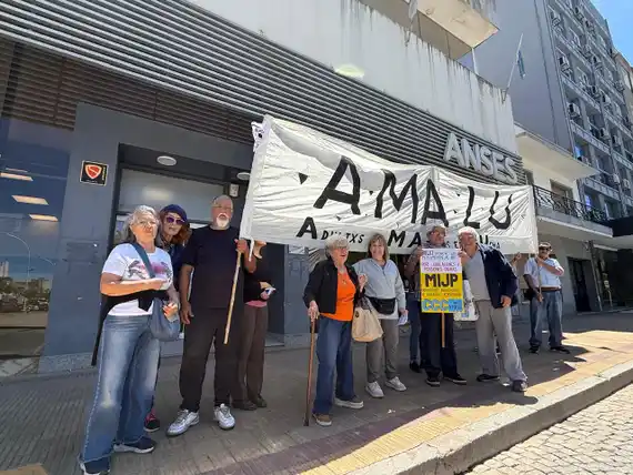 Jubilados marcharon a Anses y fueron recibidos por Sofía Zeme: "Nos sentimos totalmente dejados de lado"