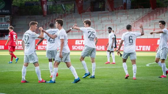 Bayern Múnich volvió con una victoria de visitante