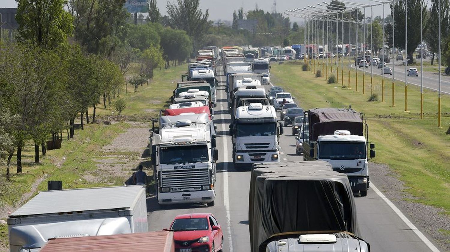 Falta de gasoil en Tandil: “Nos entregan a cuentagotas y lo pagamos más caro que en el surtidor”