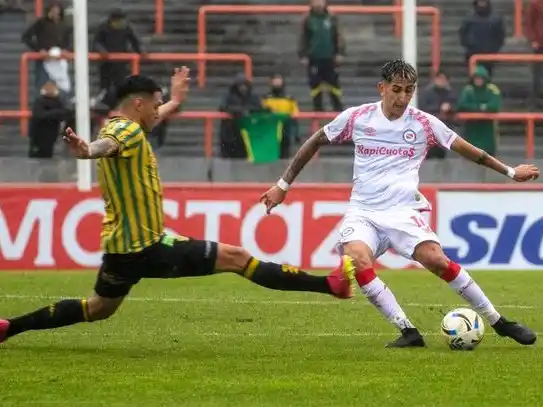 El Tiburón recibe a las 14 a Arg.Jrs.