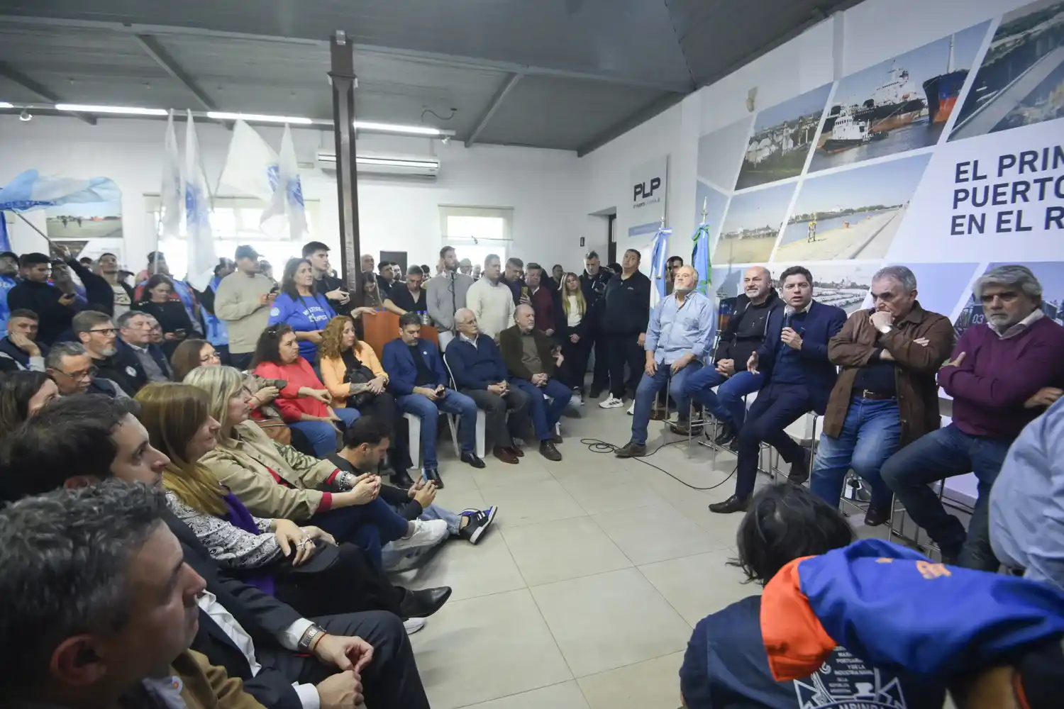 Kicillof en encuentro multisectorial en Ensenada