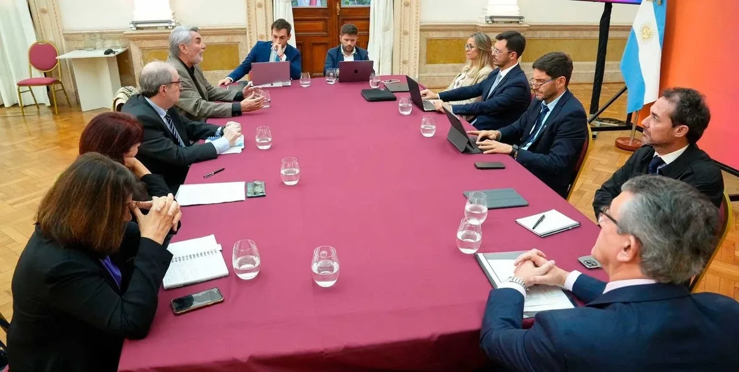 El encuentro realizado en la sede Rosario del gobierno provincial.