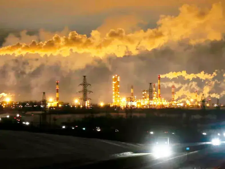 Ucrania llevó a cabo el mayor ataque con drones contra Rusia desde el inicio de la guerra y afectó una refinería de Yaroslavl