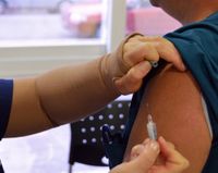 El 50% del personal de salud ya se vacunó y la campaña ahora le apunta a la población general
