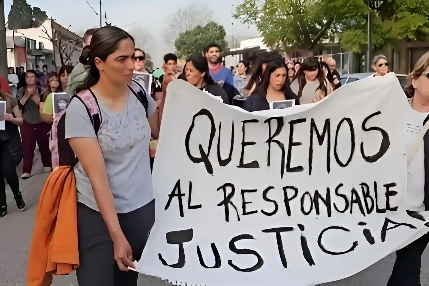 Familiares y amigos marcharon en Jeppener este viernes.