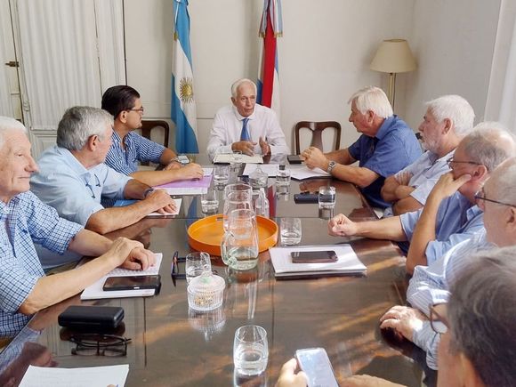 Eliminación de ingresos brutos para los productores y mejoras de caminos, los planteos de FARER al gobierno