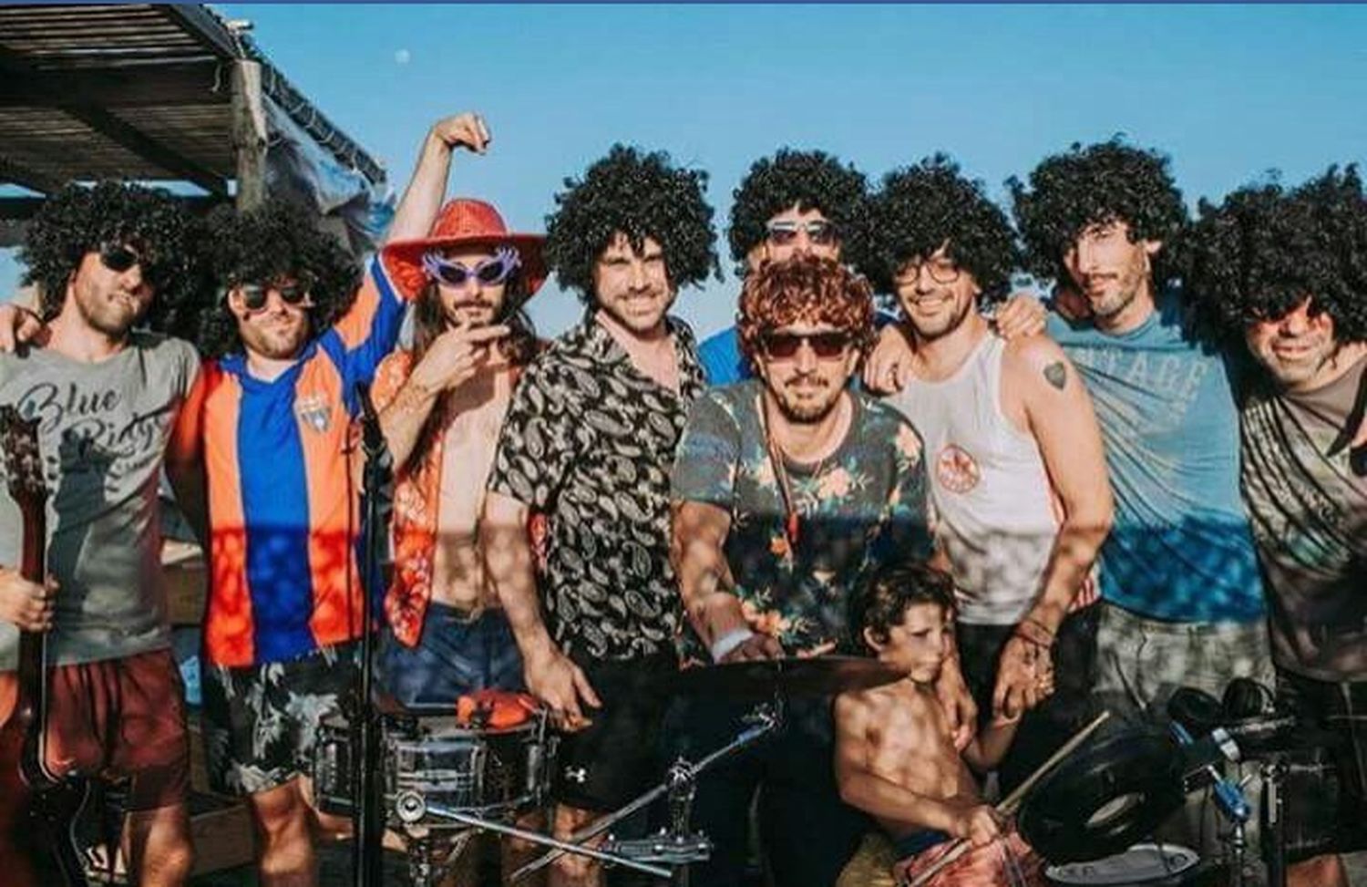 Los Alcides: la banda de cumbia del cantante de No te va a gustar