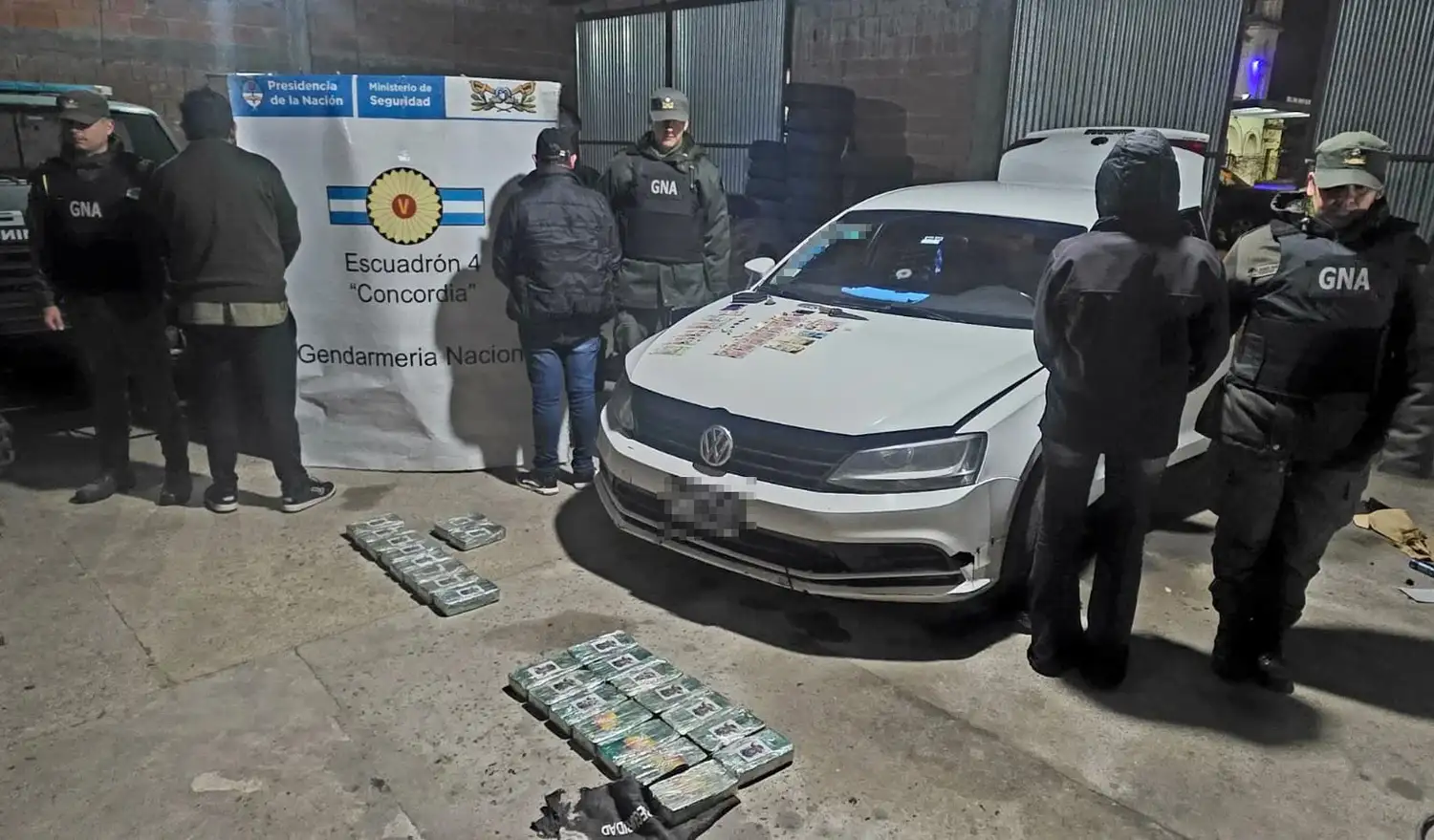 Ruta 14: interceptan un auto con casi 24 kilos de pasta base ocultos en su interior