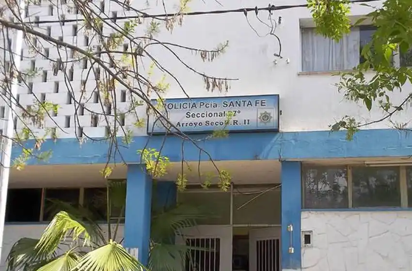 Una mujer amenazó de muerte y golpeó a la directora del colegio de su hijo