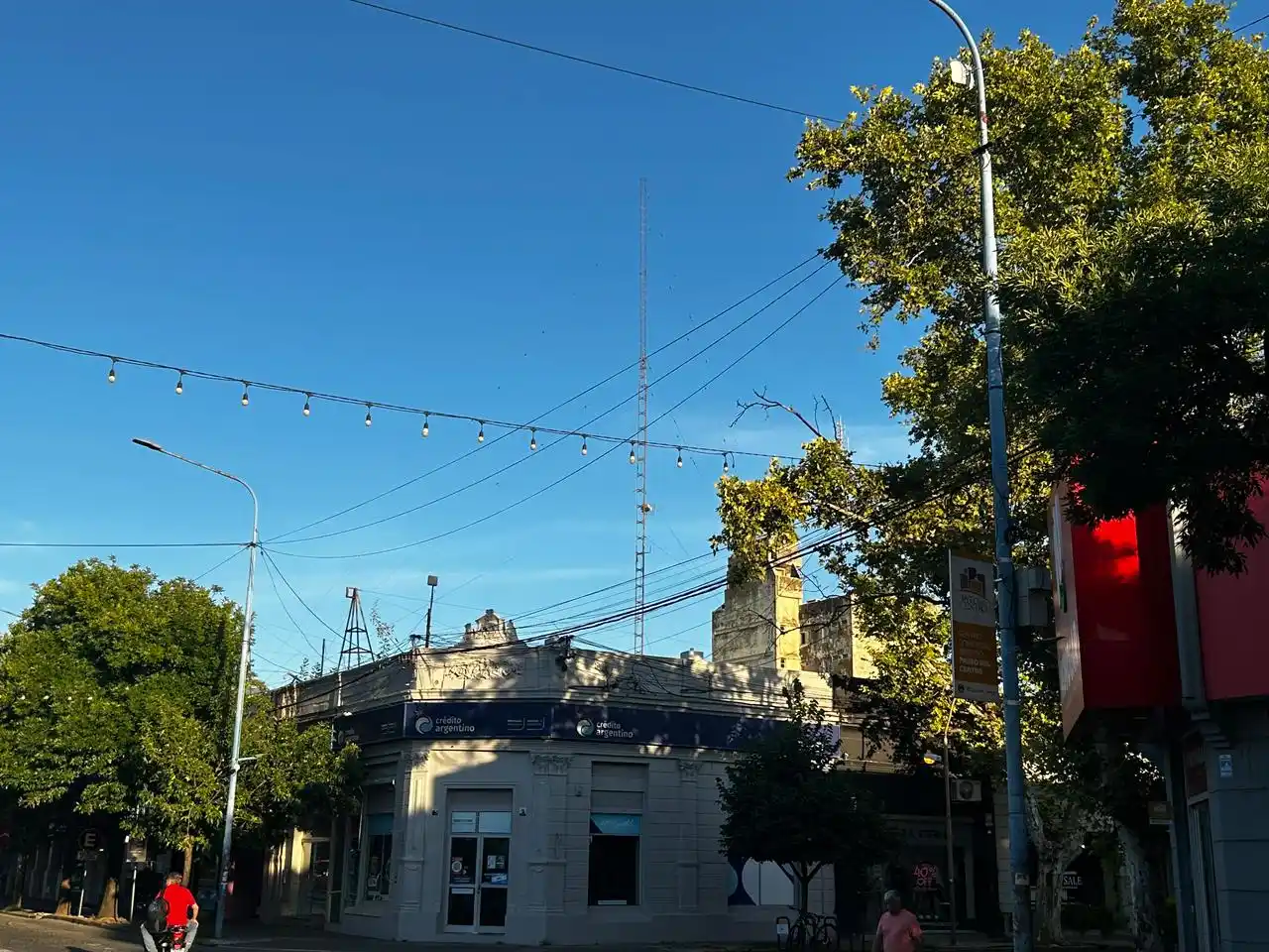 Cielo despejado y algo de niebla en el arranque de la mañana de jueves, ¿se viene un finde con tormentas?