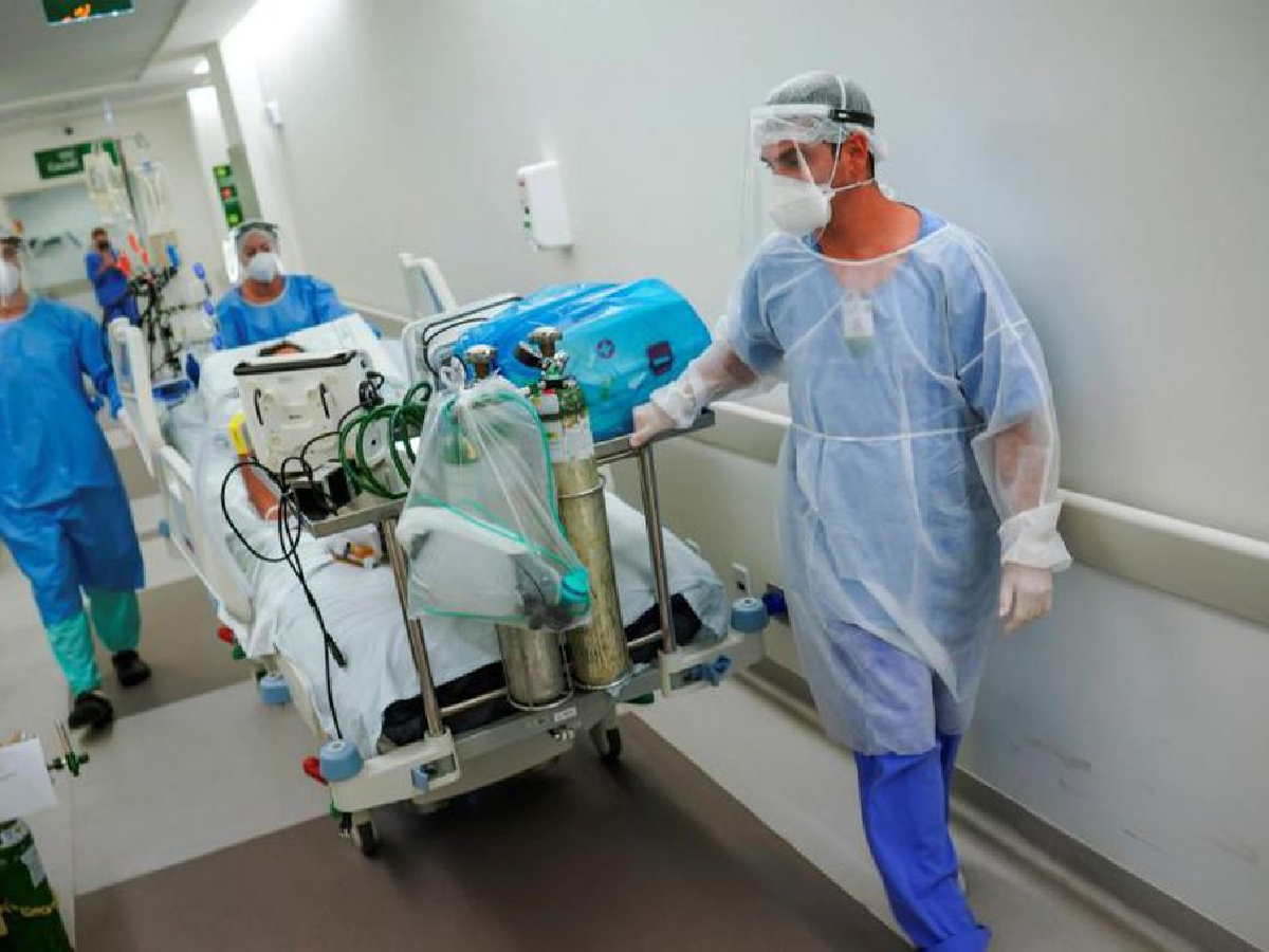 Otro día con números muy elevados: reportaron 516 muertes y 25.495 contagios en todo el país