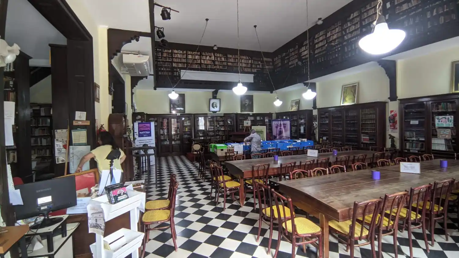 Domingo de teatro en la Biblioteca Popular.