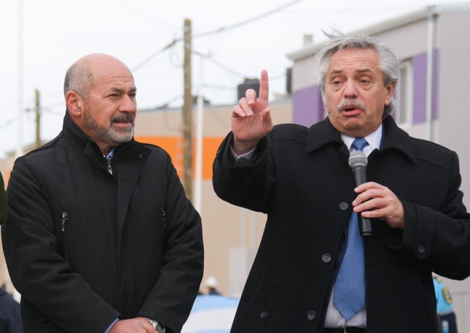 Alberto Fernández recorre obras del programa Casa Propia en Punta Lara junto al intendente Mario Secco