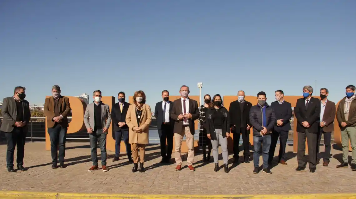 Convenio para la conexión fluvial entre los puertos de Santa Fe y La Plata