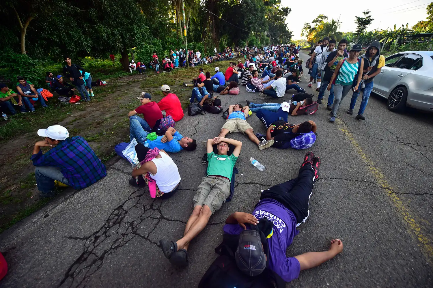 Trump cortó la ayuda a varios países, pero los migrantes siguen hacia Estados Unidos