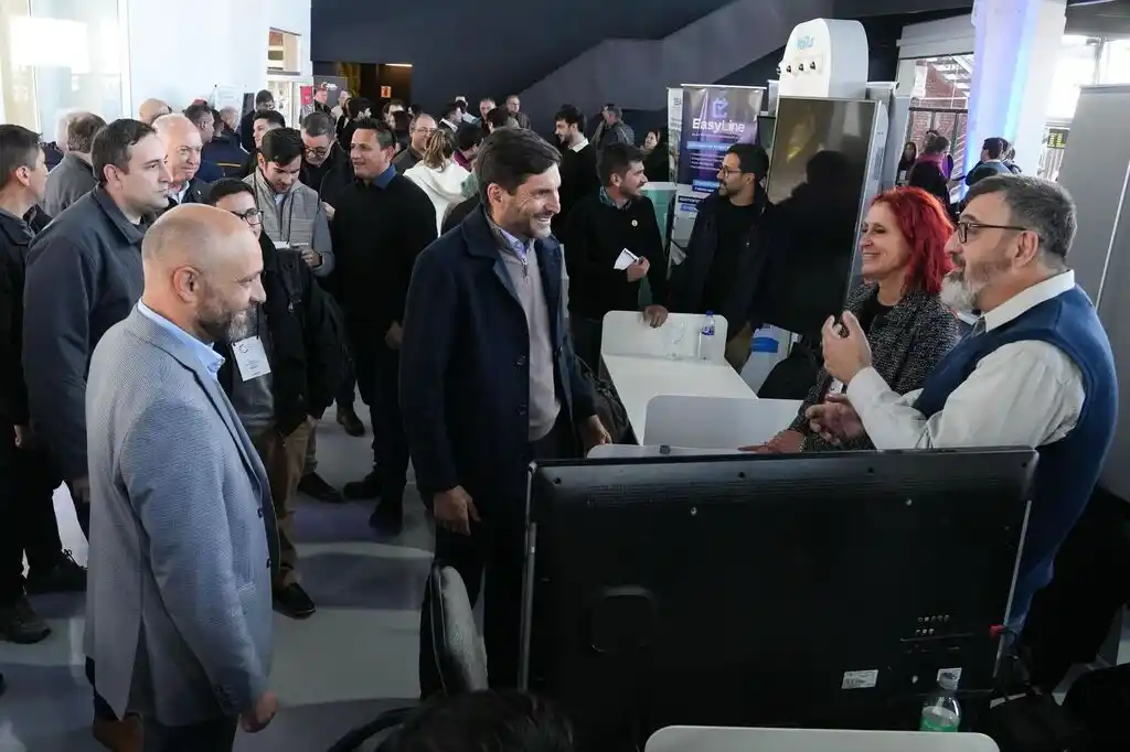 El gobernador de la Provincia de Santa Fe, Maximiliano Pullaro, participó este viernes de la Ronda de Negocios Vincular Inteligente 2026