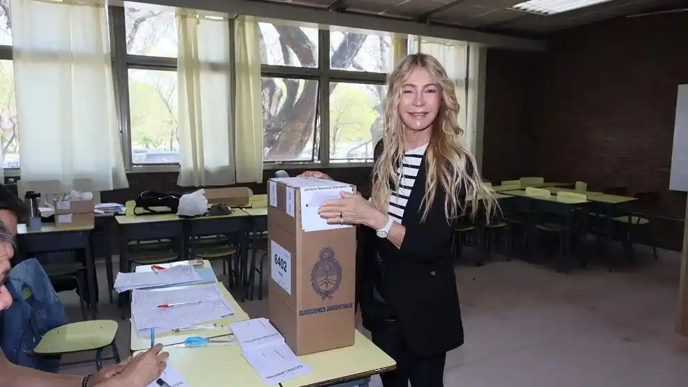 FAMOSOS VOTANDO - 2