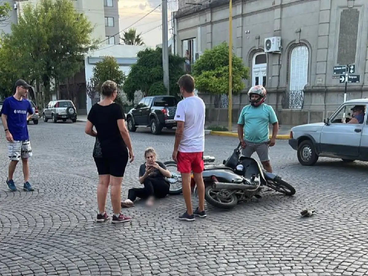 Accidente entre dos motos en Av. Buenos Aires esquina Belgrano