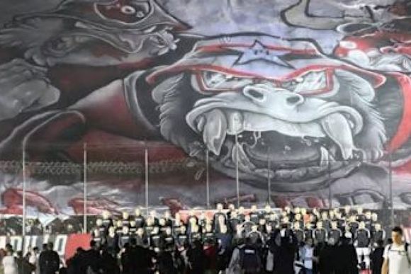 El presidente de Newell's está siendo investigado por su vínculo con la bandera de 'Los Monos"