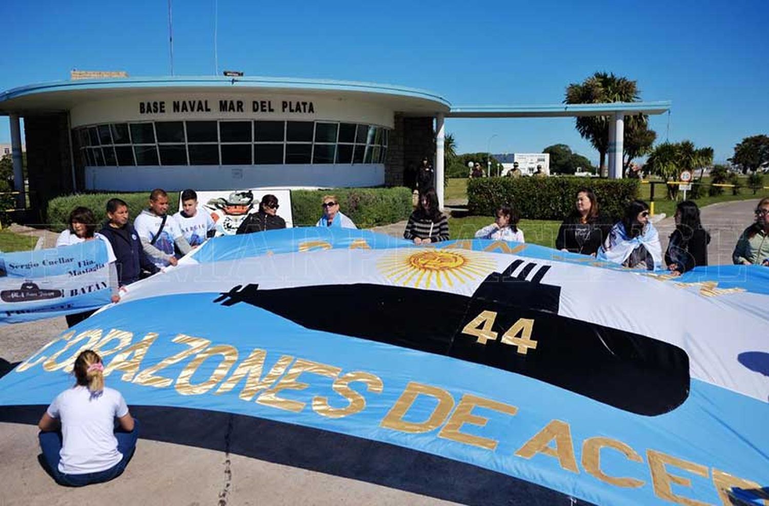 "Los familiares vamos a sacar a Aguad de los pelos"