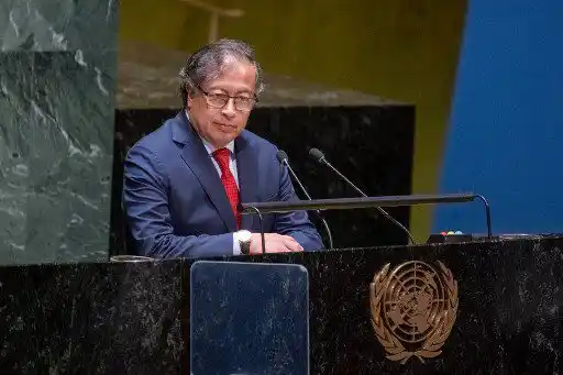 Dejar «de extraer petróleo, carbón y gas» para enfrentar la crisis climática: la petición de PETRO EN LA ONU