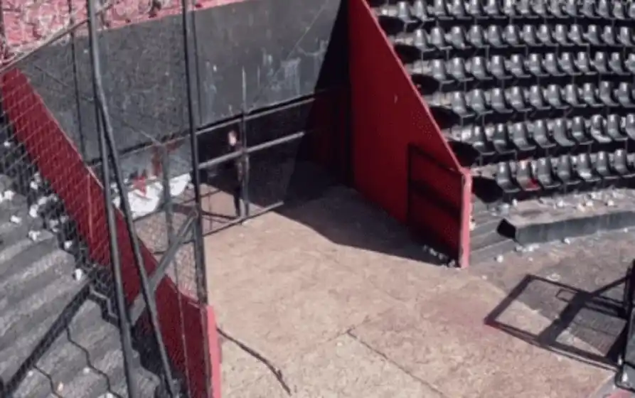 El video que compromete a Ignacio Astore por la bandera narco que apareció en la despedida de Maxi Rodríguez