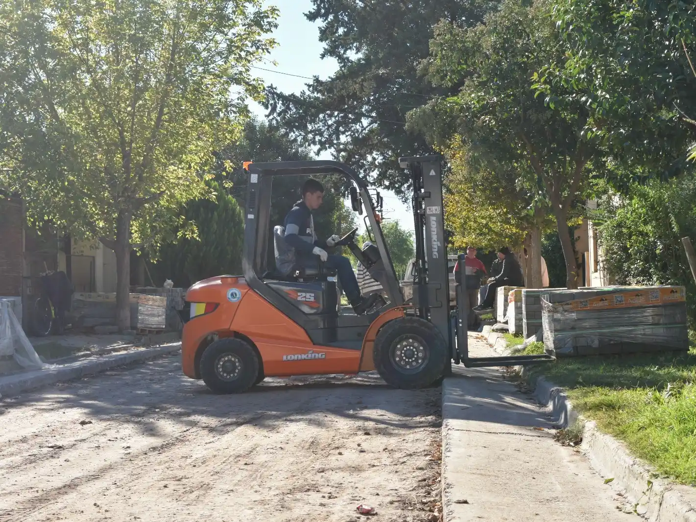 Pavimentación con adoquines en calle Narvarte