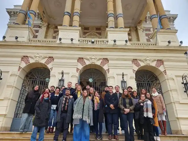 Participantes o aspirantes al programa “Gestión para el Desarrollo” del Consejo Federal de Inversiones (CFI) en la sede de inscripción.