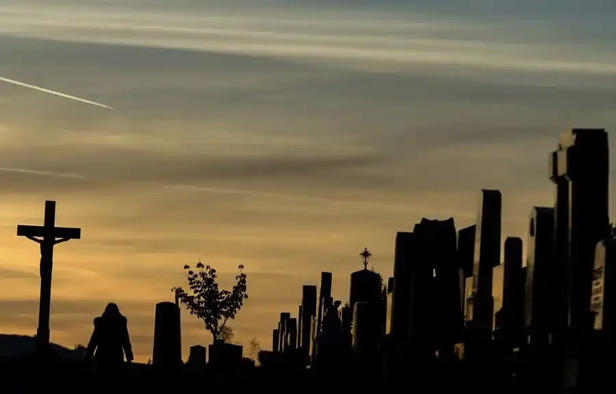 Profanan tumbas en cementerios de Austria para robar oro